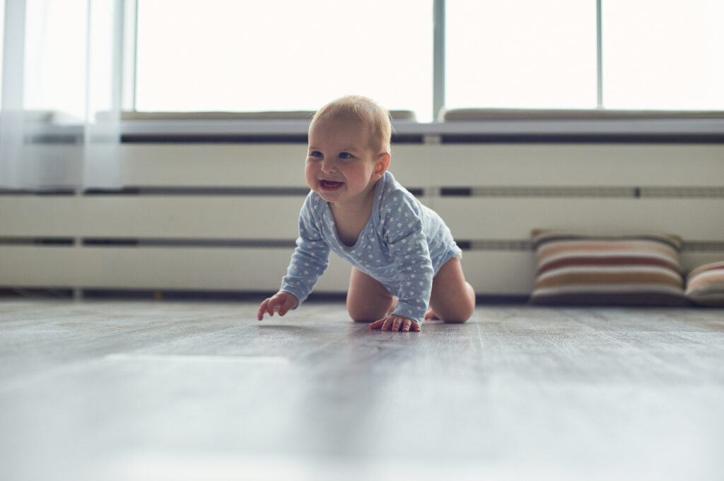 Importancia del gateo en el desarrollo del bebe