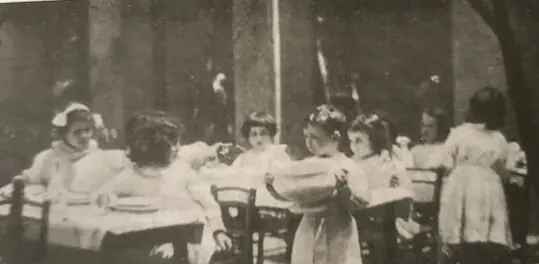 Hora de la comida en el ambiente Montessori de Roma