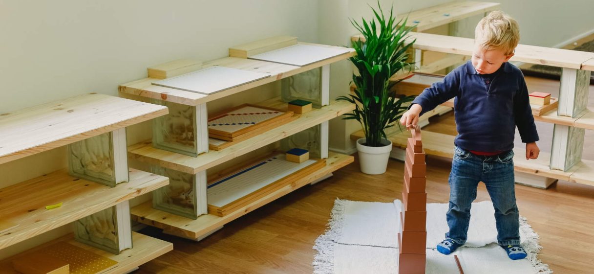 mito montessori: los niños hacen todo lo que quieren