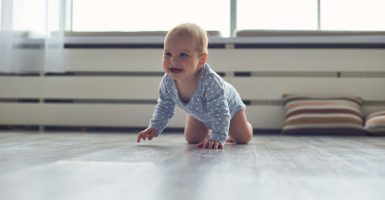 Importancia del gateo en el desarrollo del bebe