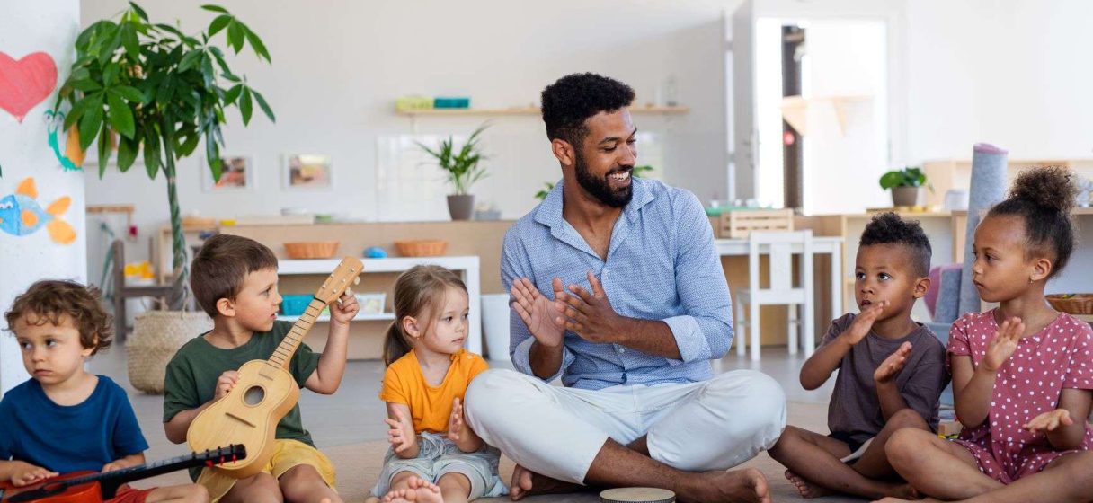montessori y la educación musical de niños en escuela