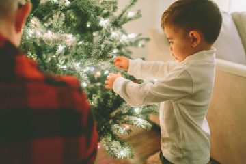 niño celebrando la navidad desde la filosofía montessori